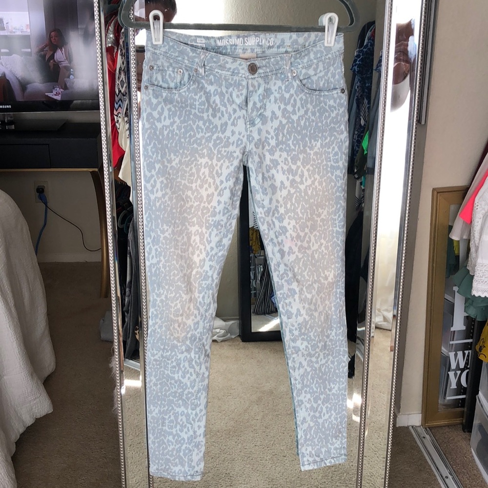 Mossimo light blue whitewashed animal print stretch jeans. I norm wear a size 27